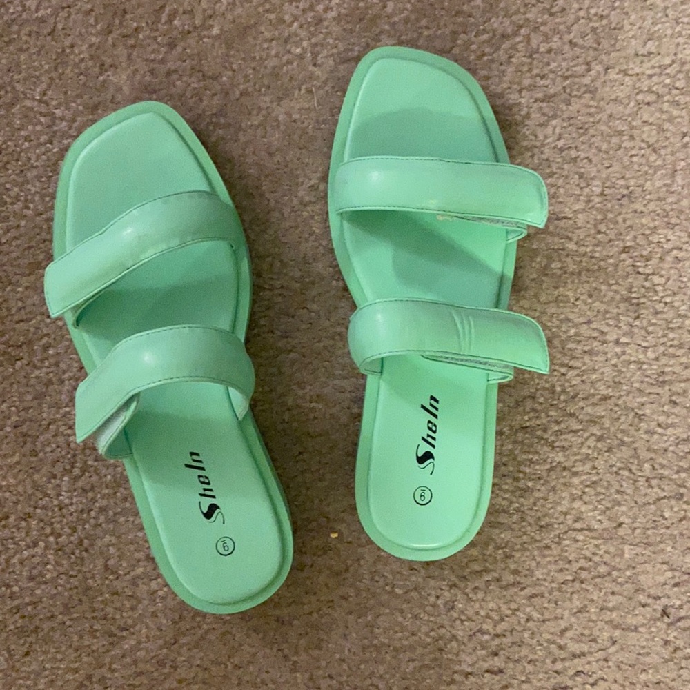 Women’s sandals